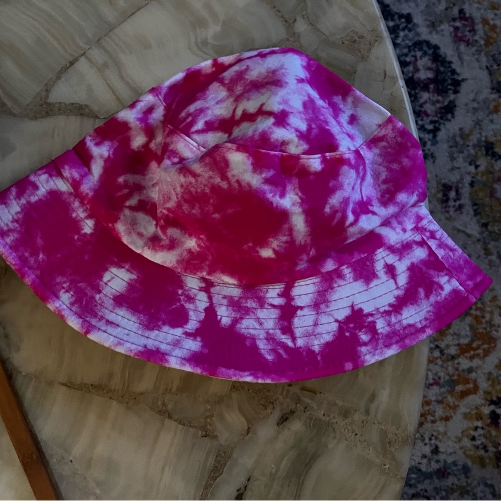 Cute tie dyed hat never worn